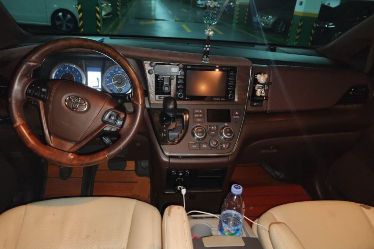 Used Toyota SIENNA  Center Console