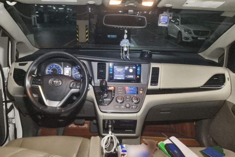 Used Toyota SIENNA  Center Console