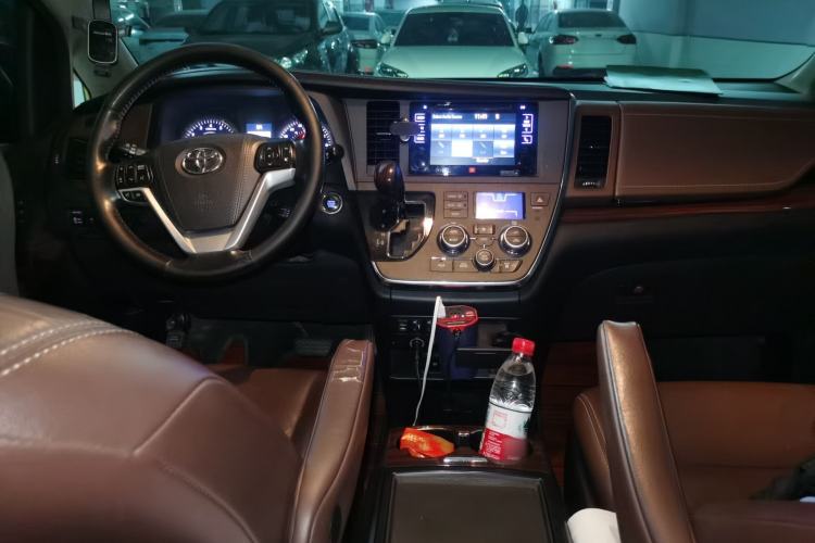 Used Toyota SIENNA  Center Console