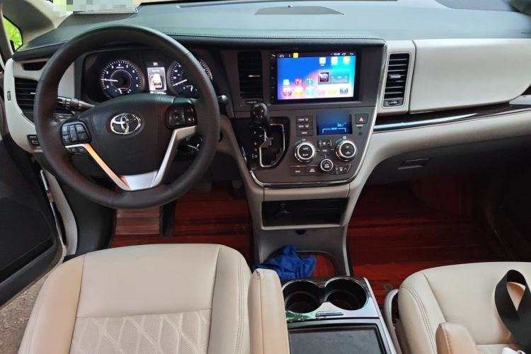 Used Toyota SIENNA  Center Console