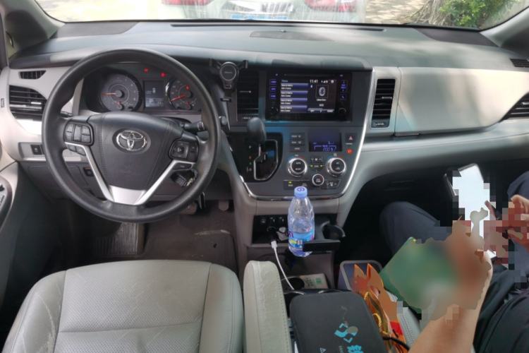 Used Toyota SIENNA  Center Console