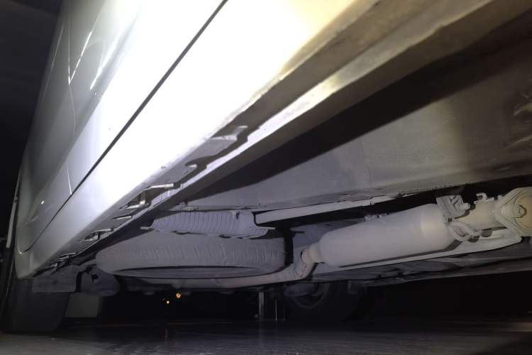 Used Toyota SIENNA  Chassis Front Right