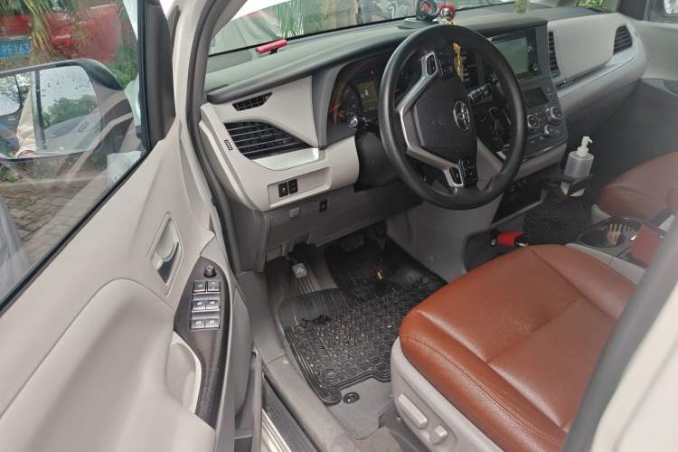 Used Toyota SIENNA  Driver Seat