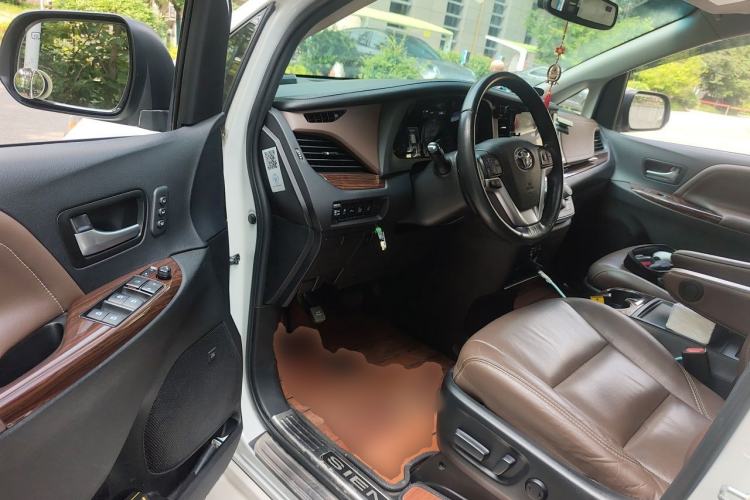Used Toyota SIENNA 2017 3.5L Four-Wheel Drive Limited 7-Seater Canadian Version Driver Seat