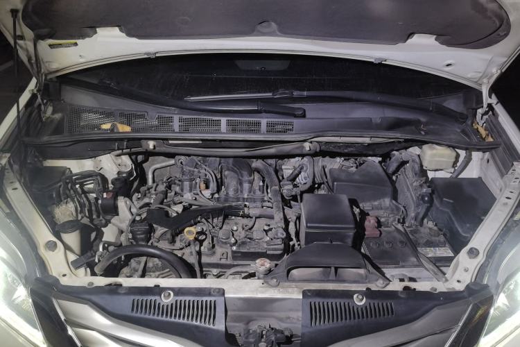 Used Toyota SIENNA  Engine Bay