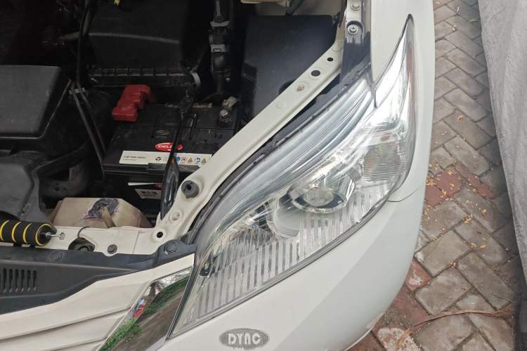 Used Toyota SIENNA  Engine Bay Left
