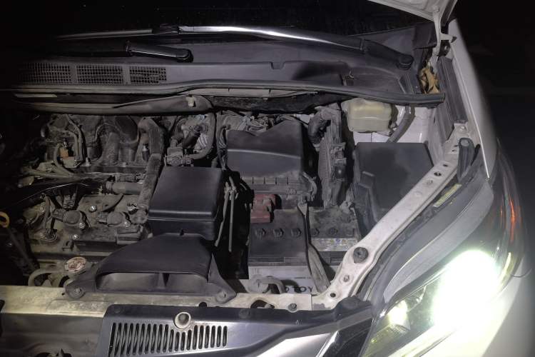 Used Toyota SIENNA  Engine Bay Left