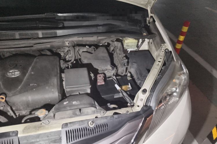 Used Toyota SIENNA  Engine Bay Left