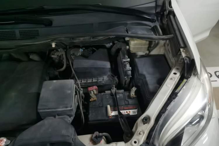 Used Toyota SIENNA  Engine Bay Left
