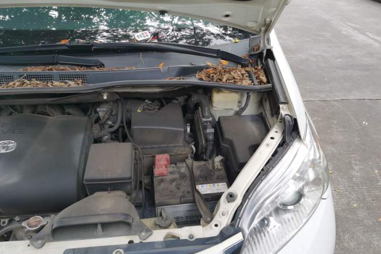 Used Toyota SIENNA  Engine Bay Left