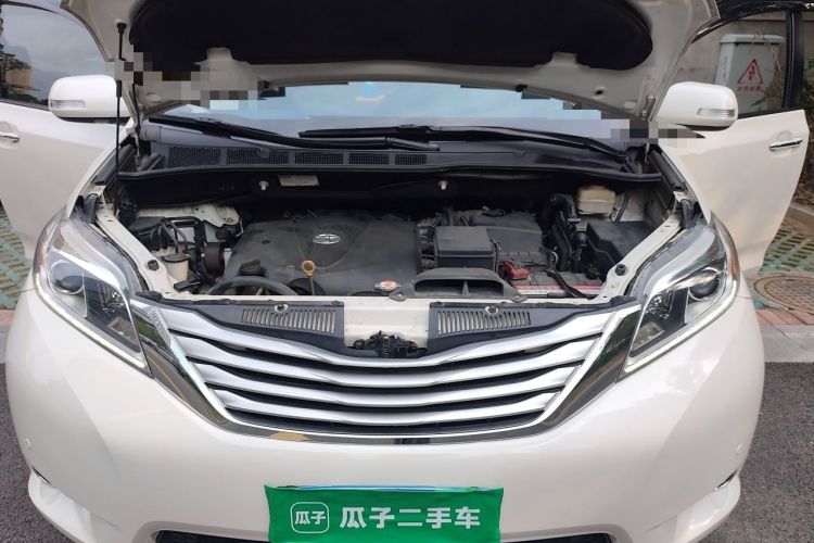 Used Toyota SIENNA 2017 3.5L Four-Wheel Drive Limited 7-Seater Canadian Version Engine Bay