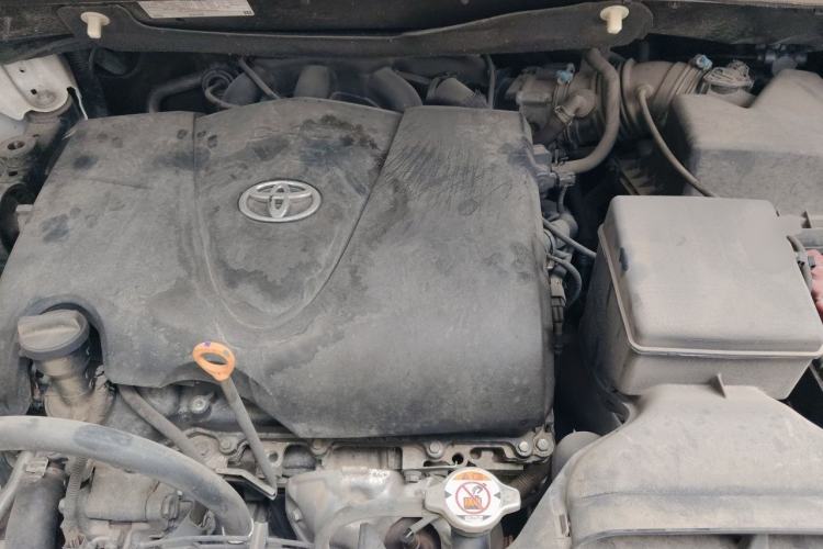 Used Toyota SIENNA 2017 3.5L Four-Wheel Drive LE Trim 7 Seats – U.S. Specification Engine Bay