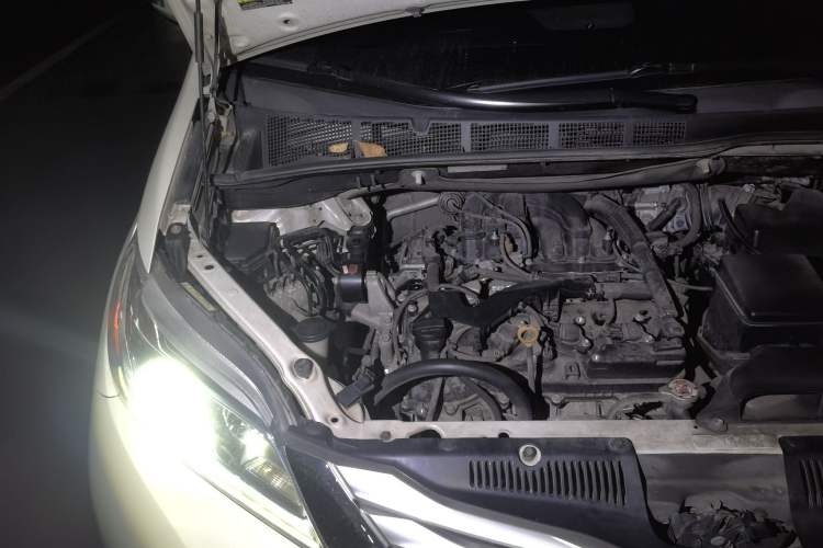 Used Toyota SIENNA  Engine Bay Right