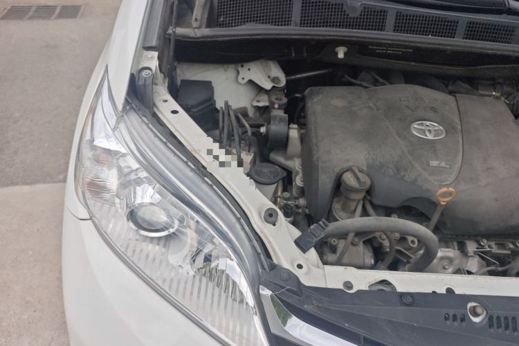 Used Toyota SIENNA  Engine Bay Right