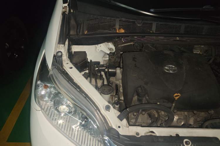 Used Toyota SIENNA  Engine Bay Right