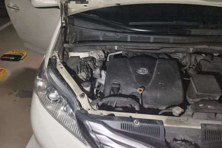 Used Toyota SIENNA  Engine Bay Right