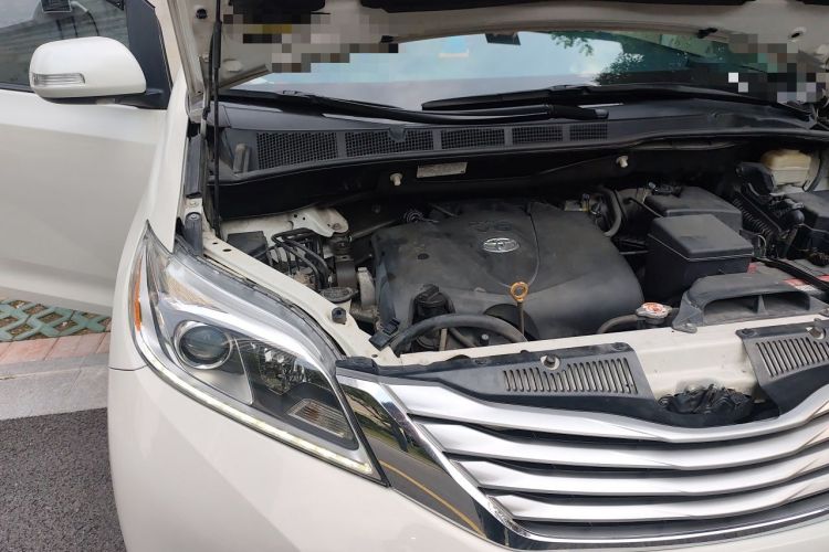Used Toyota SIENNA 2017 3.5L Four-Wheel Drive Limited 7-Seater Canadian Version Engine Bay Right