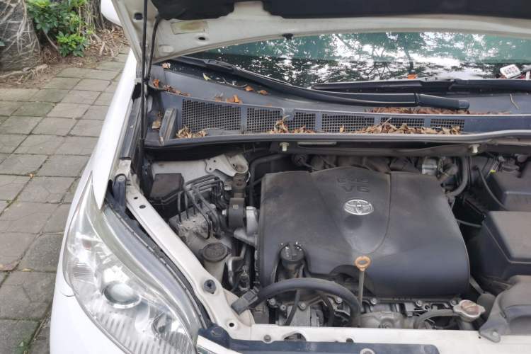 Used Toyota SIENNA  Engine Bay Right