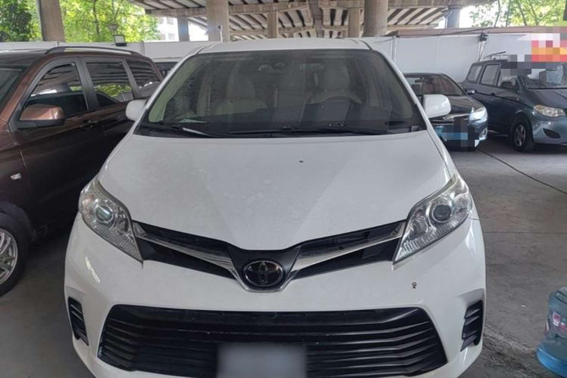 Used Toyota SIENNA 2017 3.5L Four-Wheel Drive LE Trim 7 Seats – U.S. Specification Front