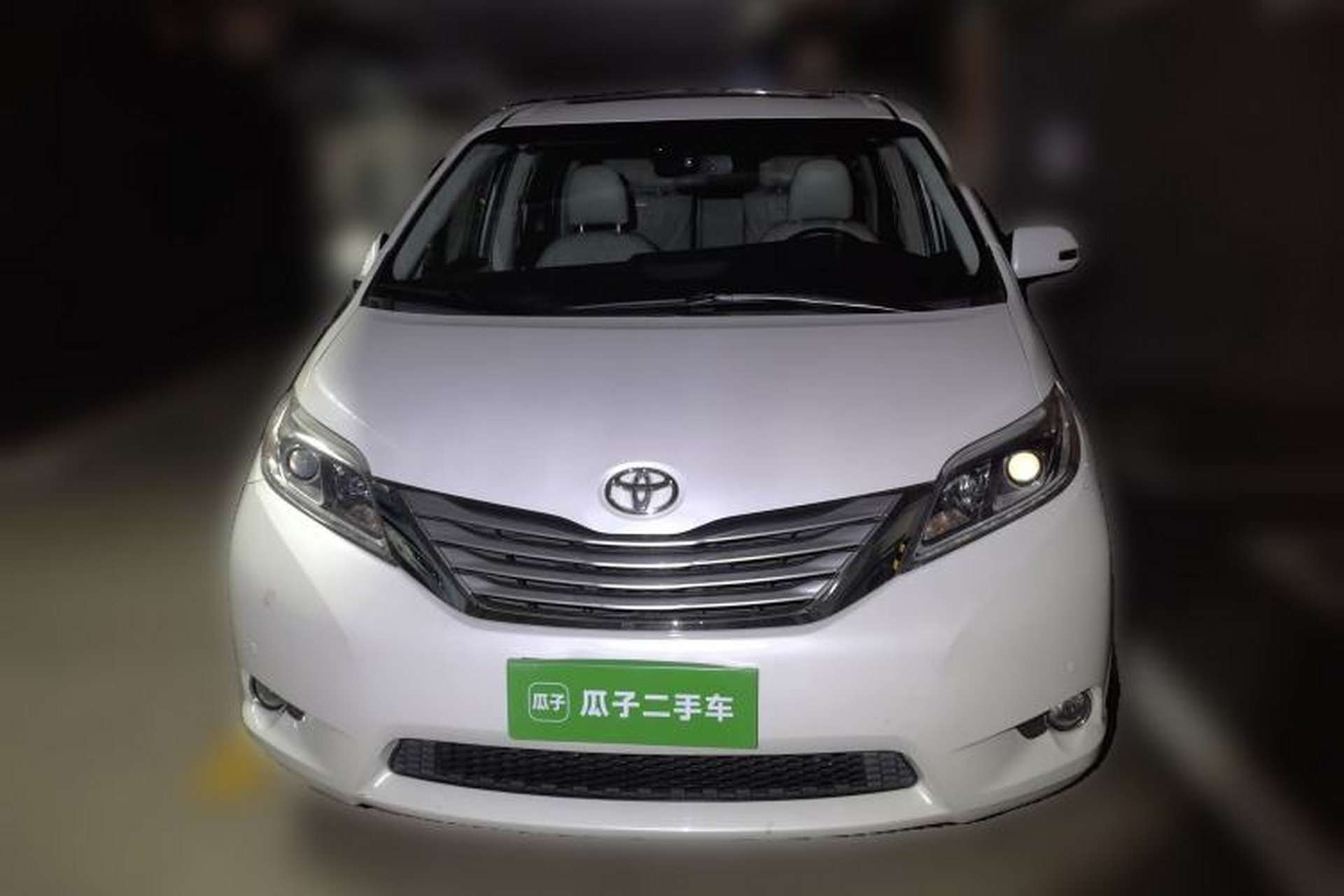 Used Toyota SIENNA  Front