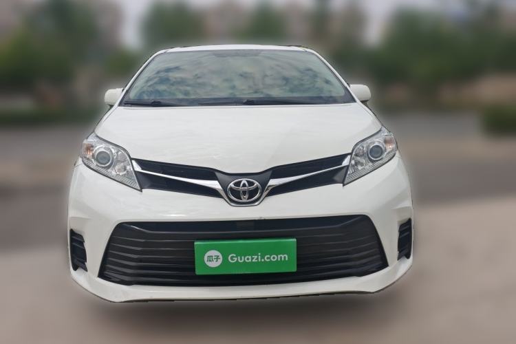 Used Toyota SIENNA  Front