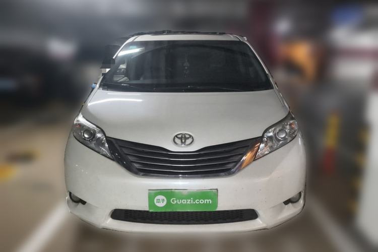 Used Toyota SIENNA  Front