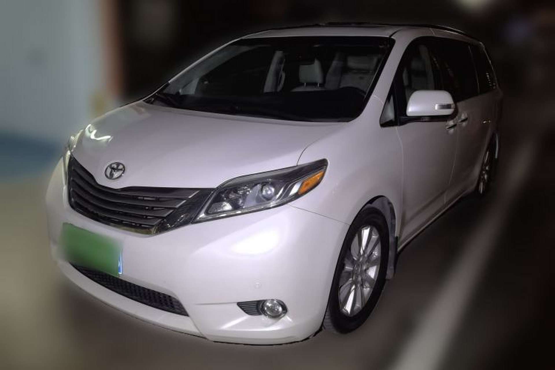 Used Toyota SIENNA  Front Left 45 Deg