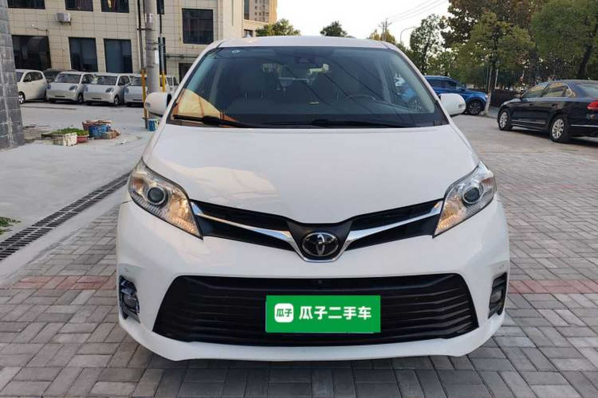 Used Toyota SIENNA 2017 3.5L Four-Wheel Drive LE Trim 7 Seats – U.S. Specification Front