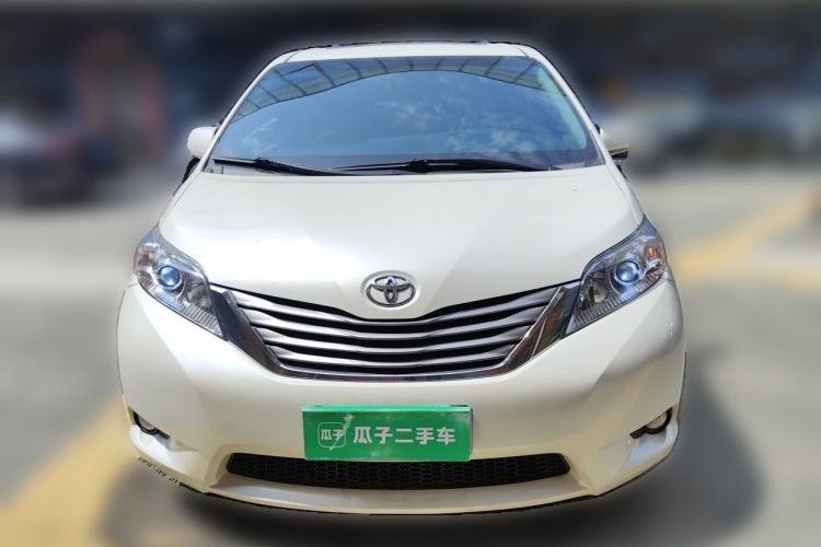 Used Toyota SIENNA 2017 3.5L Four-Wheel Drive LE Trim 7 Seats – U.S. Specification Front
