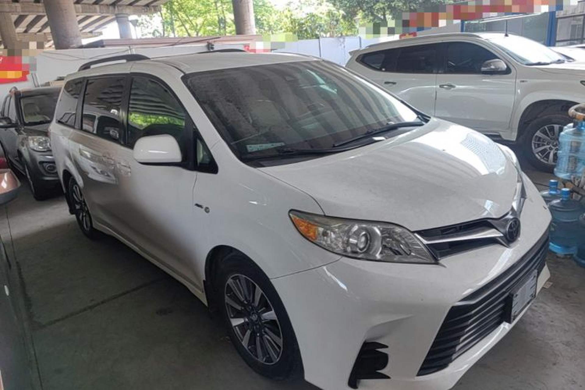 Used Toyota SIENNA 2017 3.5L Four-Wheel Drive LE Trim 7 Seats – U.S. Specification Front Right 45 Deg