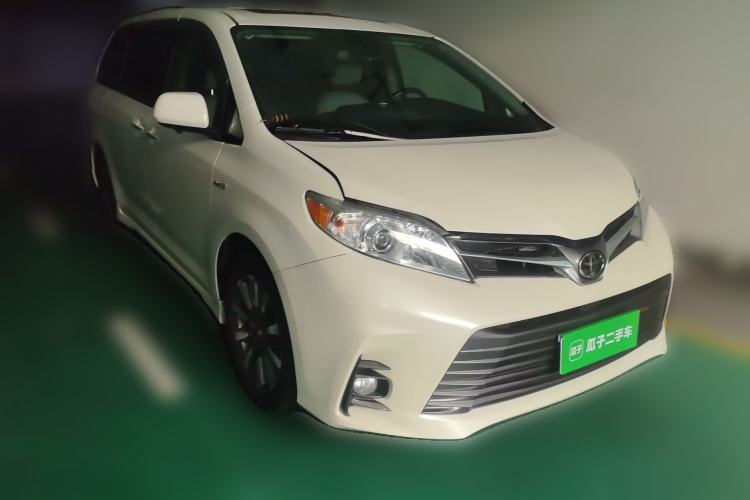 Used Toyota SIENNA 2017 3.5L Four-Wheel Drive XLE 7-Seater U.S. Specification Front Right 45 Deg