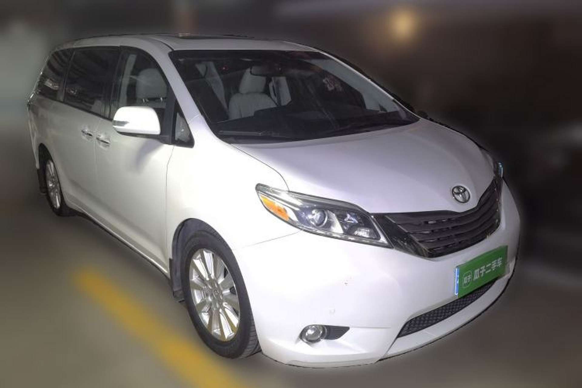 Used Toyota SIENNA  Front Right 45 Deg