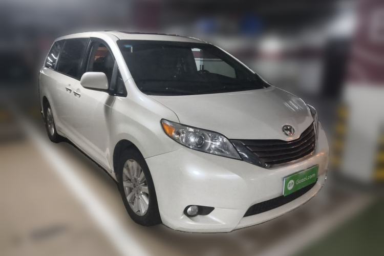 Used Toyota SIENNA  Front Right 45 Deg