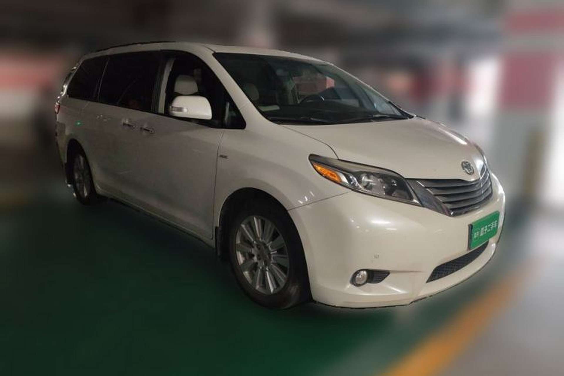 Used Toyota SIENNA  Front Right 45 Deg