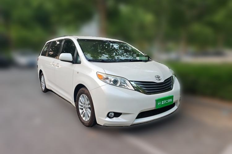 Used Toyota SIENNA  Front Right 45 Deg