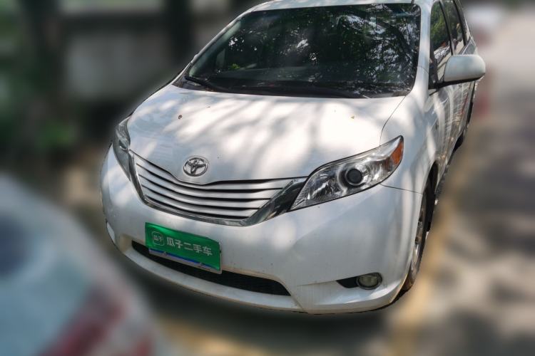 Used Toyota SIENNA  Front