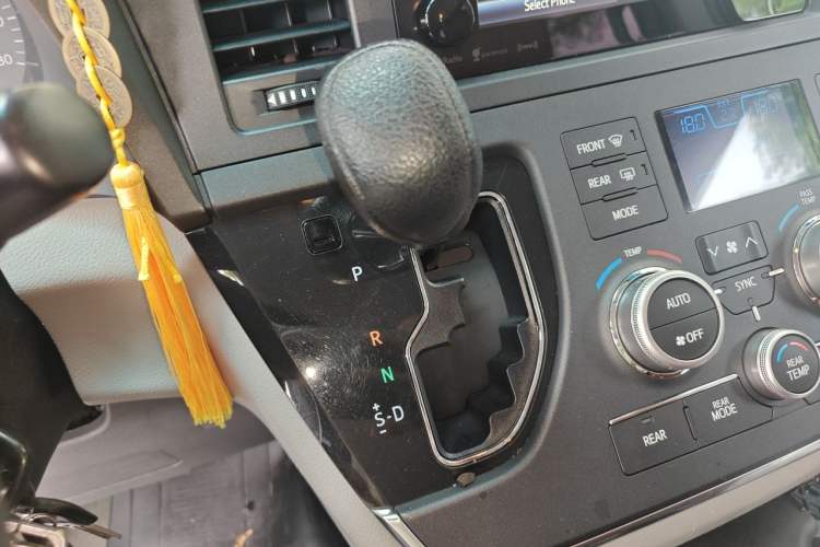 Used Toyota SIENNA  Gear Lever