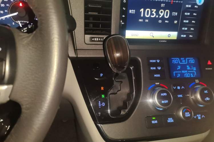 Used Toyota SIENNA 2017 3.5L Four-Wheel Drive XLE 7-Seater U.S. Specification Gear Lever