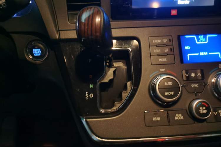 Used Toyota SIENNA  Gear Lever