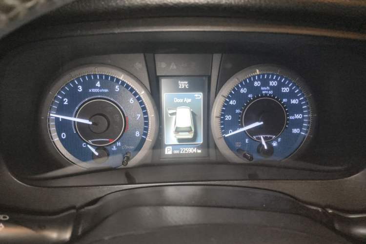 Used Toyota SIENNA  Instrument Cluster