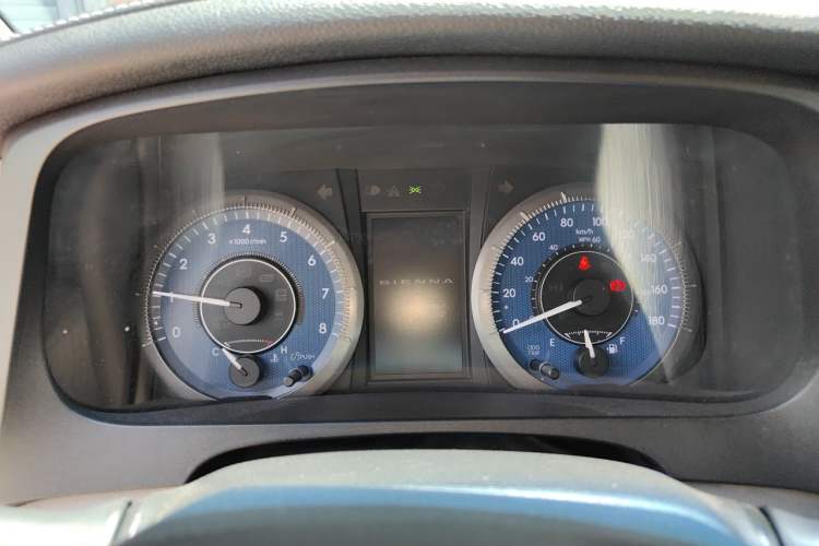 Used Toyota SIENNA 2017 3.5L Four-Wheel Drive LE Trim 7 Seats – U.S. Specification Instrument Cluster