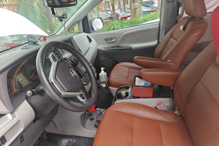 Used Toyota SIENNA  Left Front Seat