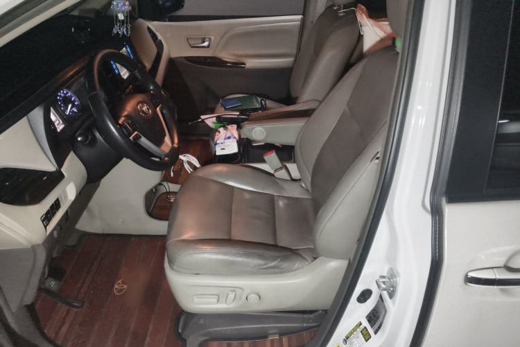 Used Toyota SIENNA  Left Front Seat
