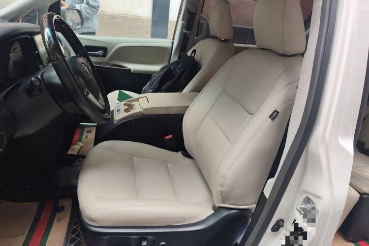 Used Toyota SIENNA 2017 3.5L Four-Wheel Drive LE Trim 7 Seats – U.S. Specification Left Front Seat