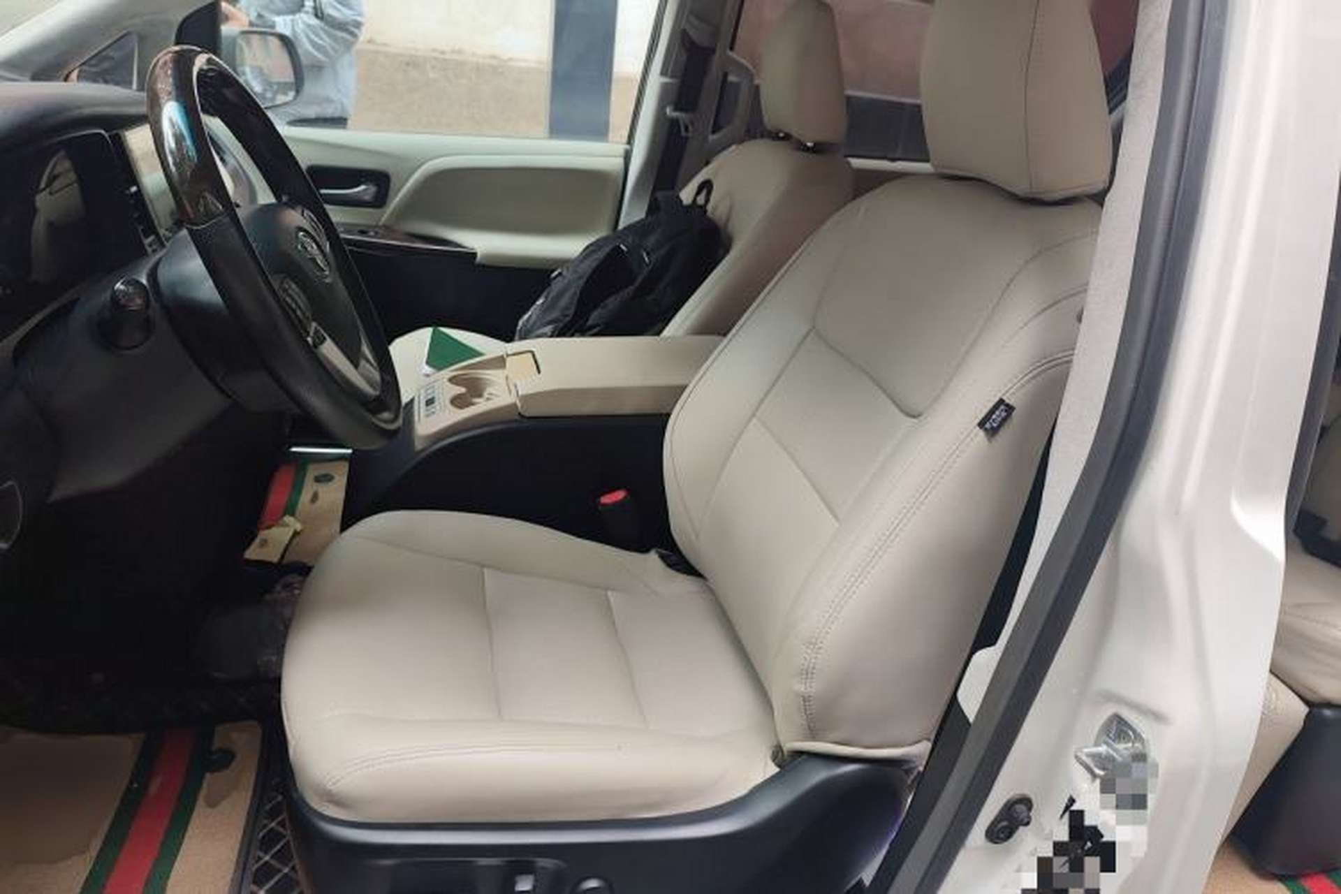 Used Toyota SIENNA 2017 3.5L Four-Wheel Drive LE Trim 7 Seats – U.S. Specification Left Front Seat