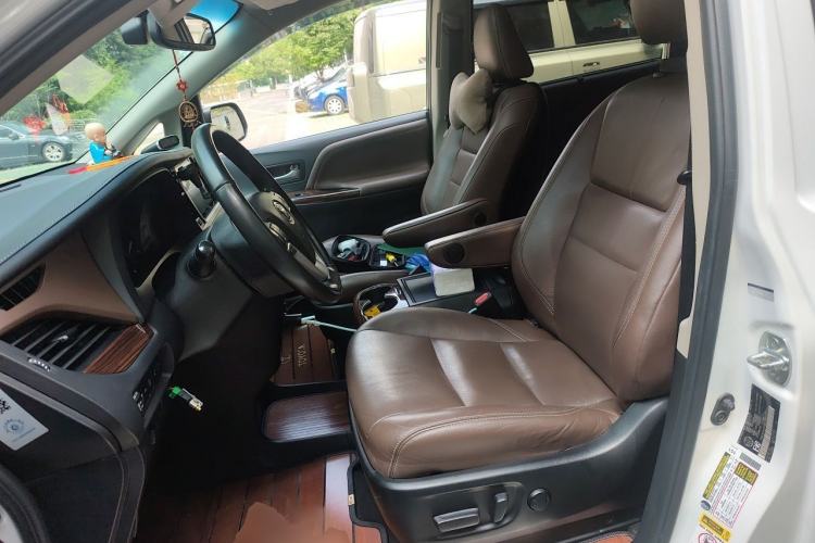 Used Toyota SIENNA 2017 3.5L Four-Wheel Drive Limited 7-Seater Canadian Version Left Front Seat