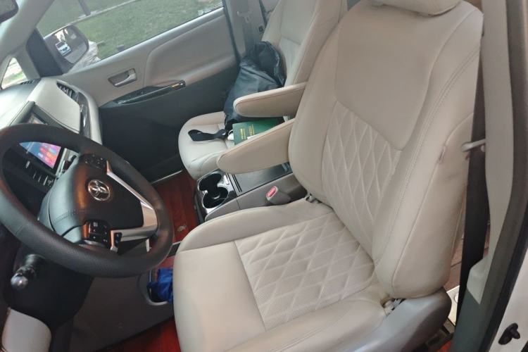 Used Toyota SIENNA  Left Front Seat
