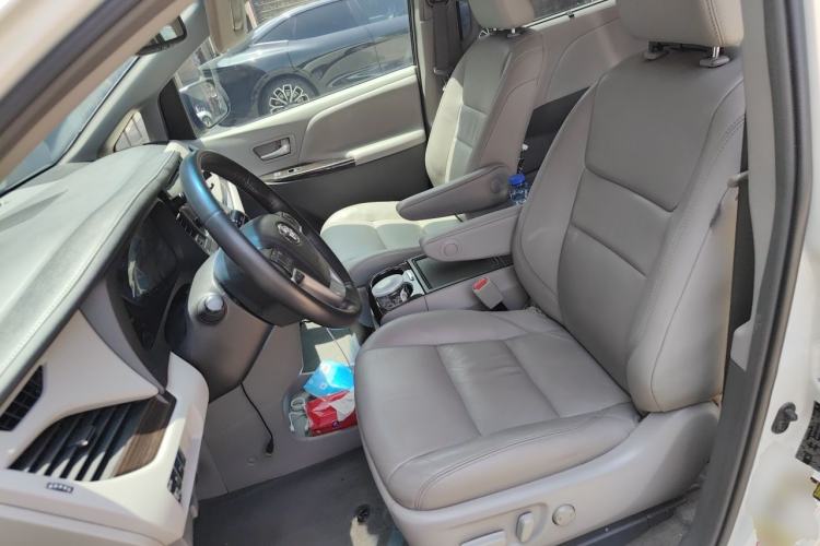 Used Toyota SIENNA 2017 3.5L Four-Wheel Drive LE Trim 7 Seats – U.S. Specification Left Front Seat