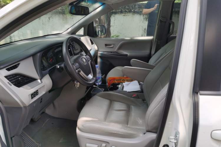 Used Toyota SIENNA  Left Front Seat