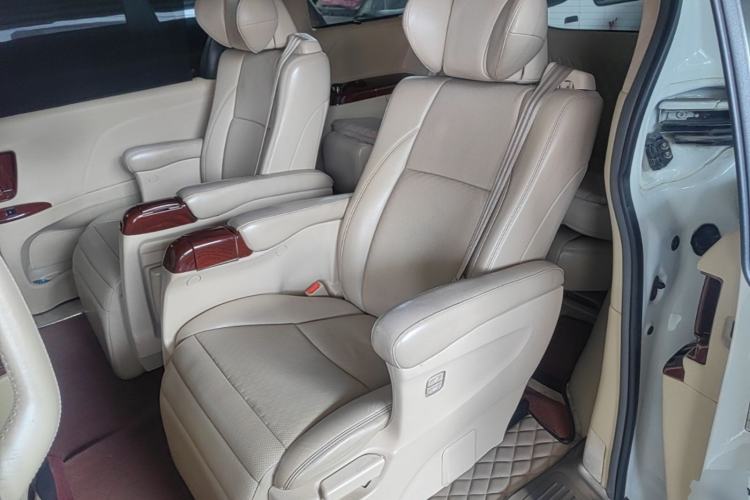 Used Toyota SIENNA 2017 3.5L Four-Wheel Drive LE Trim 7 Seats – U.S. Specification Left Rear Seat